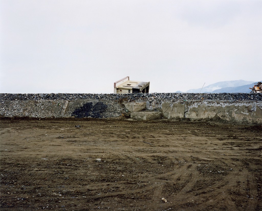 O trabalho de luto em Naoya Hatakeyama: fotografia, trauma e a forma do vazio